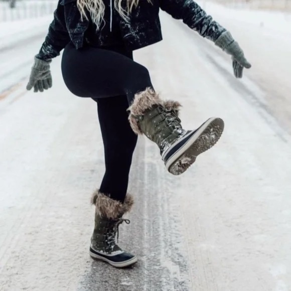 Sorel Joan of Arctic Gray water Proof Snow Boots